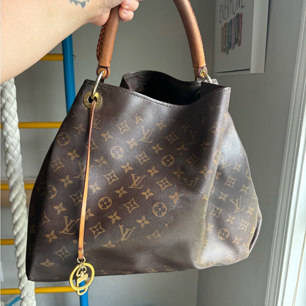 Louis Vuitton Artsy MM